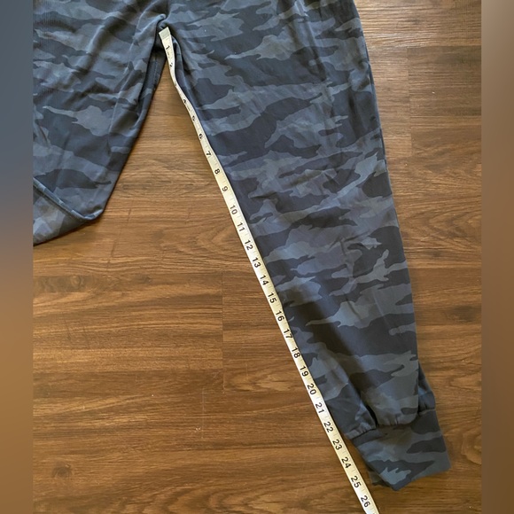 ATHLETA Salutation Camo Jogger Powervita Black Gray Women’s Size Small - Picture 8 of 10